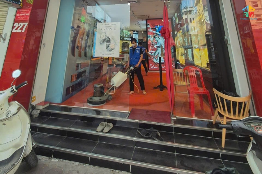 giat tham cho nha hang (10)