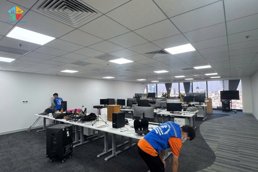 dụng cụ vệ sinh thảm văn phòng