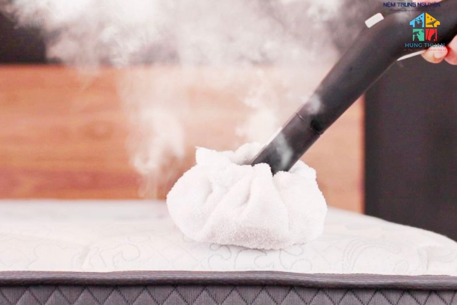 Giặt nệm loại bỏ vết bẩn lâu ngày (3)