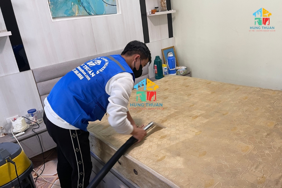 Làm sạch nệm sau khi thú cưng tè (6)