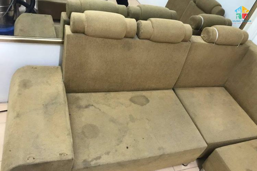 Vệ sinh ghế sofa bị ố vàng