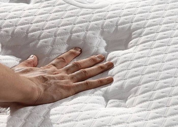 Cách nhận biết nệm cần được giặt (7)