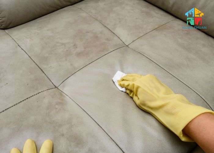Cách xử lý sofa bị ẩm mốc mùa nồm (2)