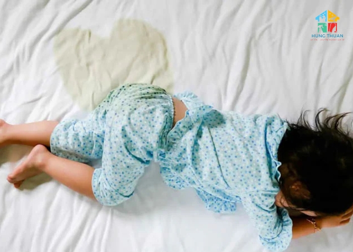 Xử lý nệm bị em bé tè dầm Xử lý nệm bị em bé tè dầm