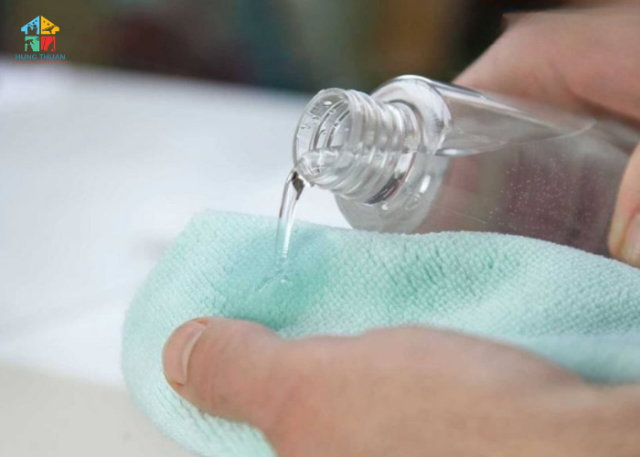 Cách dùng oxy già tẩy nệm (1) Cách dùng oxy già tẩy nệm (1)