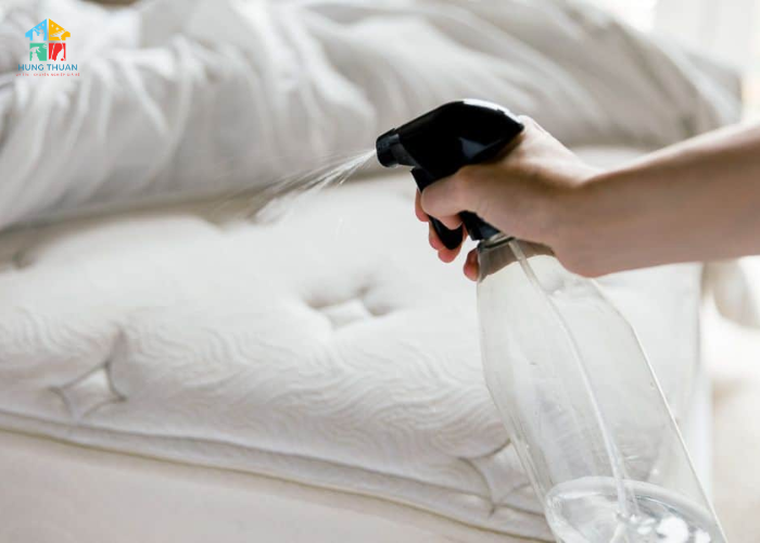 Cách xử lý nệm bị đổ sữa (2)
