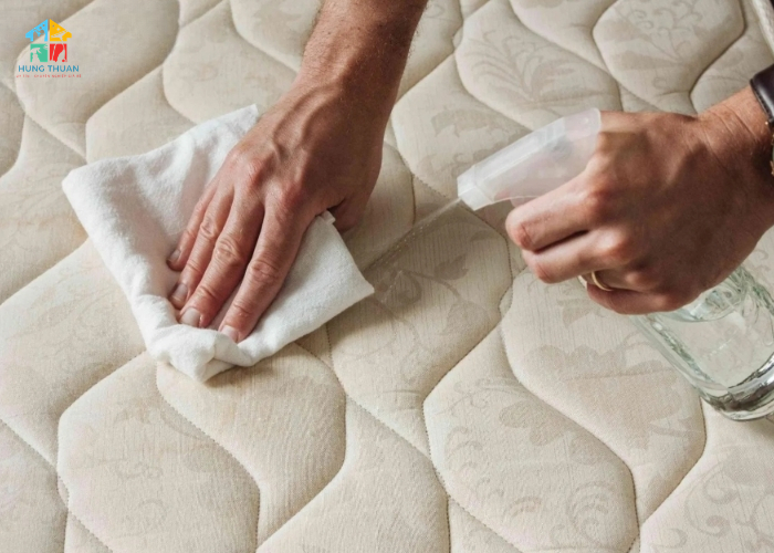 cách dọn vết nôn trên nệm (1)