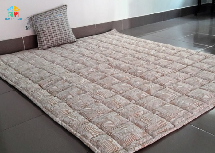 cách vệ sinh nệm mỏng trải sàn (1) cách vệ sinh nệm mỏng trải sàn (1)