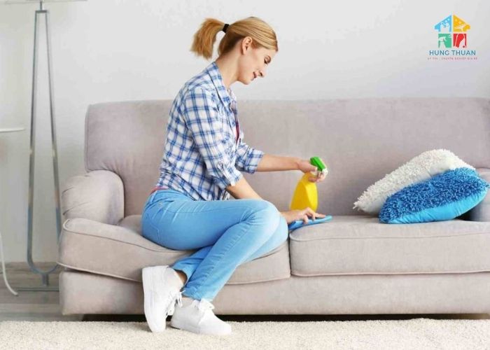Cách làm sạch vết dầu mỡ trên sofa (4)