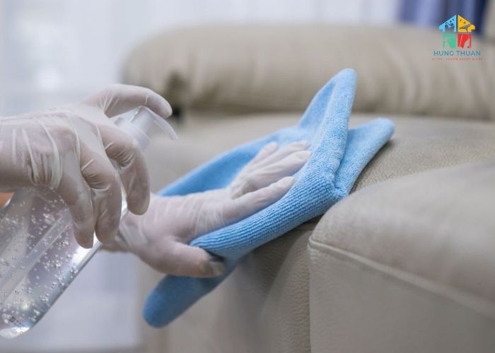 Cách tẩy vết máu trên ghế sofa (3)