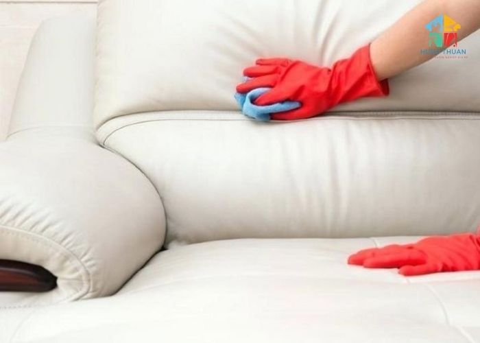 Cách tẩy vết máu trên ghế sofa (6)