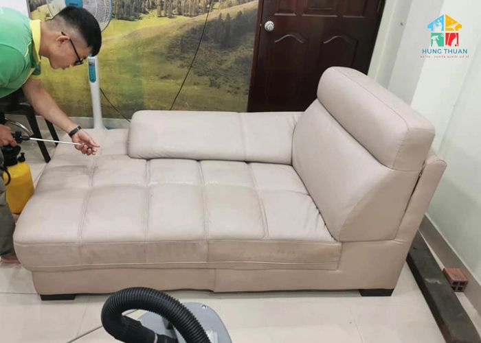 Cách vệ sinh sofa da thật (2)