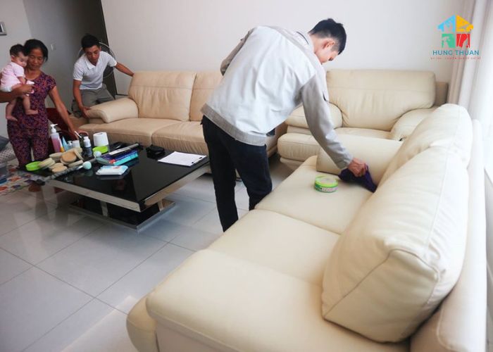Cách vệ sinh sofa da thật (4)
