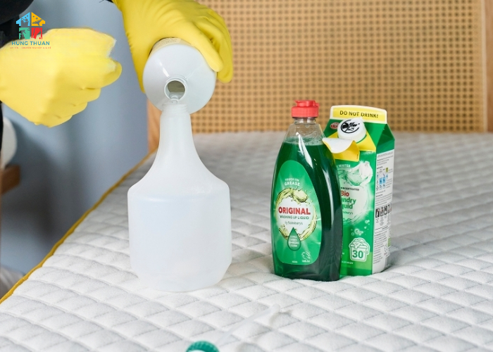 xịt khử trùng nệm tự chế tại nhà (2)