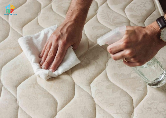 xịt khử trùng nệm tự chế tại nhà (6)