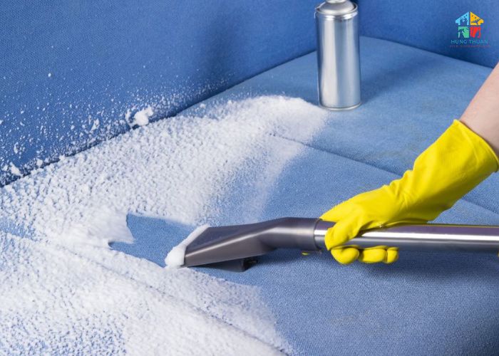 Cách giặt ghế sofa bằng baking soda (5)