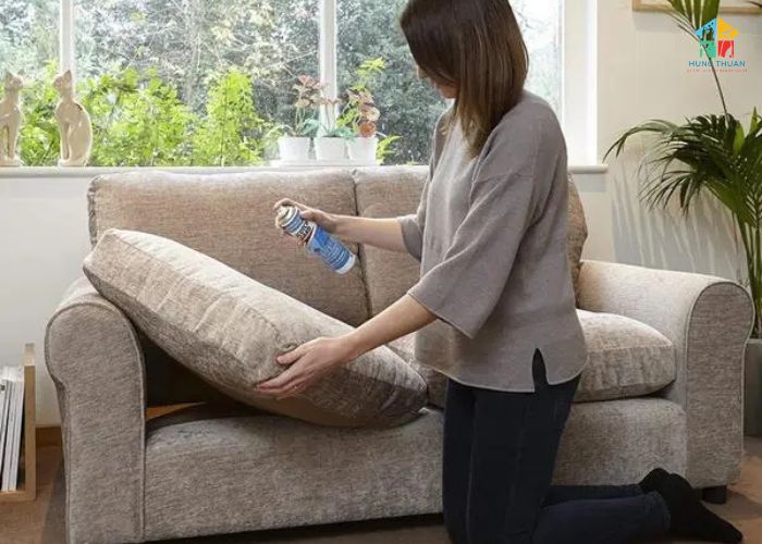 Cách khử mùi nước tiểu chó mèo trên sofa (5) Cách khử mùi nước tiểu chó mèo trên sofa (5)