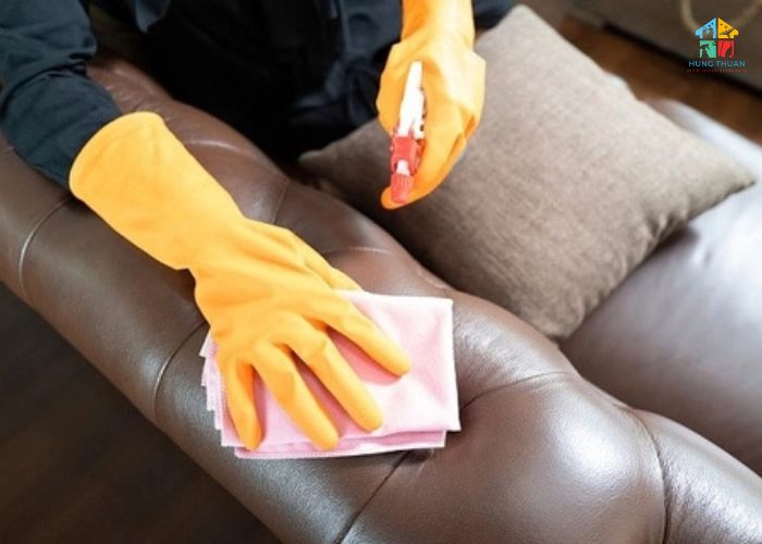 Dùng oxy già tẩy vết bẩn sofa (4)