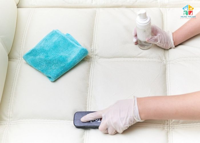 Dùng oxy già tẩy vết bẩn sofa (5)