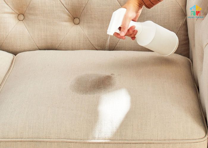 Giặt ghế sofa bằng nước rửa chén (4)